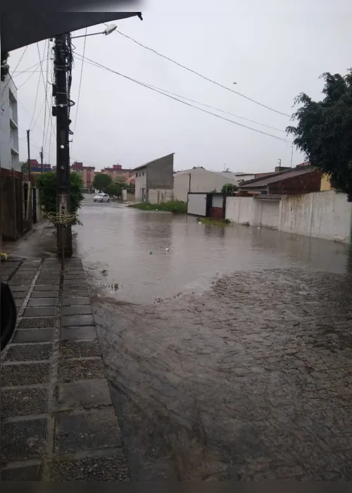 
                                        
                                            Campina Grande tem trechos de alagamento e inundação em casas após chuvas
                                        
                                        