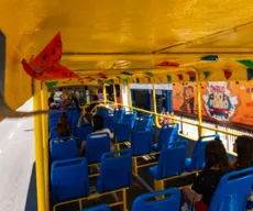 ‘Ônibus do forró’ oferta passeios por Campina Grande em troca de doações de alimentos para músicos