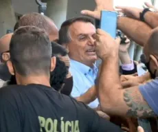 Bolsonaro entra em avião comercial, é xingado e diz que quem o hostilizou devia andar de jegue