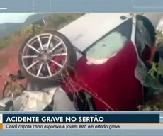 Jovem fica gravemente ferida após carro de luxo capotar em Aparecida