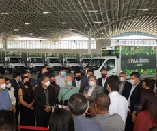 João reúne 'água e óleo' na entrega de caminhões e equipamentos para agricultura familiar