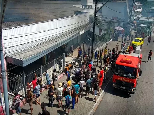 
				
					Incêndio atinge lojas em shopping popular, próximo ao Terminal de Integração
				
				