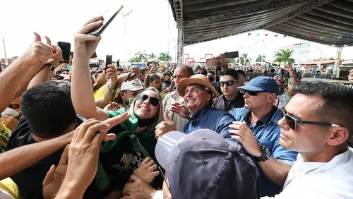 
				
					Sem máscara e aglomerando, Bolsonaro lança Ramal de Apodi no RN; veja cidades da Paraíba beneficiadas
				
				