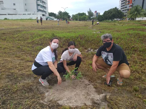 
				
					'Bosque da Memória' homenageia vítimas da Covid-19 com árvores, em João Pessoa
				
				