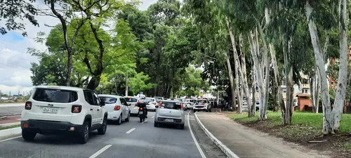 
				
					Trabalhadores de bares e restaurantes protestam por mais flexibilidade
				
				