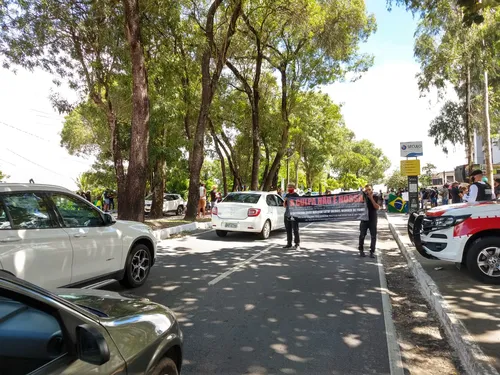 
				
					Trabalhadores de bares e restaurantes protestam por mais flexibilidade
				
				