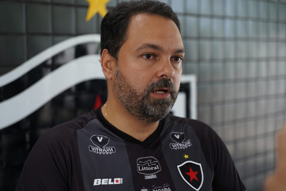 
				
					Por que Alexandre Cavalcanti renunciou à presidência do Botafogo-PB?
				
				