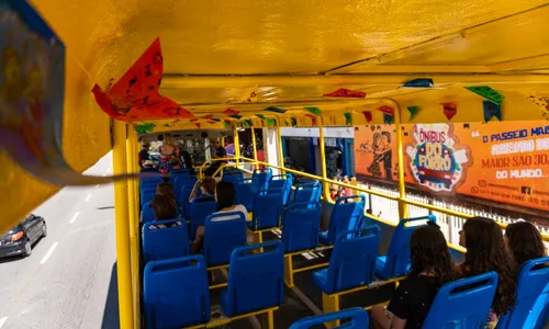 
                                        
                                            ‘Ônibus do forró’ oferta passeios por Campina Grande em troca de doações de alimentos para músicos
                                        
                                        