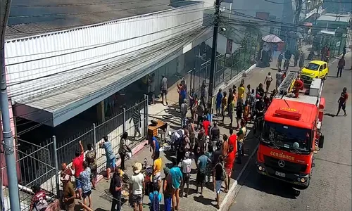 
                                        
                                            Incêndio atinge lojas em shopping popular, próximo ao Terminal de Integração
                                        
                                        