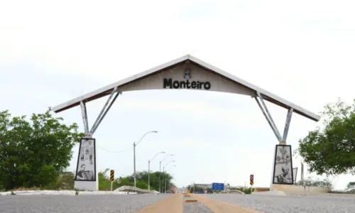 
				
					Monteiro mantém toque de recolher, fecha academias e restaurantes só podem fazer entrega
				
				