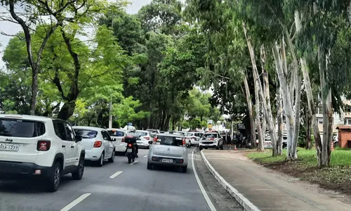 
                                        
                                            Trabalhadores de bares e restaurantes protestam por mais flexibilidade
                                        
                                        