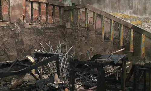 
                                        
                                            Incêndio provocado por fogos de artifícios atinge casa, em Campina Grande
                                        
                                        