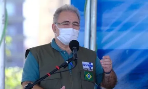 
				
					Queiroga dá o "drible da multa" para justificar o motivo de Bolsonaro não usar máscara
				
				