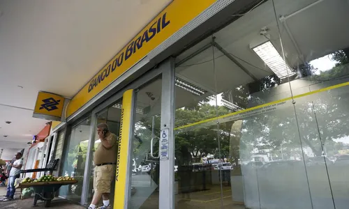 
                                        
                                            Banco do Brasil divulga edital de concurso com 6 mil vagas de escriturário
                                        
                                        