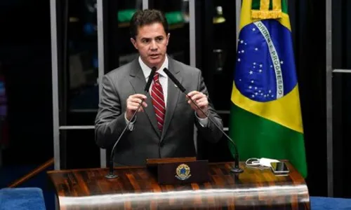 
				
					Bolsonaro chama integrantes da CPI de "bandidos" e vice-presidente do Senado reage
				
				