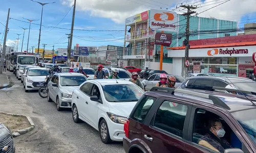 
                                        
                                            Trabalhadores de bares e restaurantes protestam contra decreto estadual, em JP
                                        
                                        