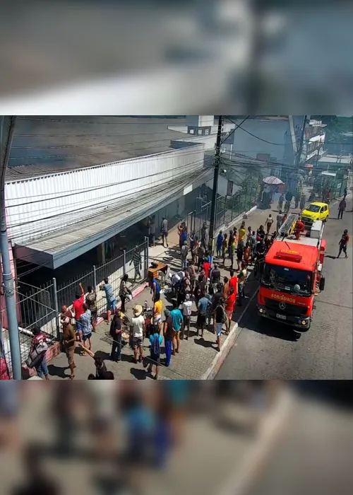 
                                        
                                            Incêndio atinge lojas em shopping popular, próximo ao Terminal de Integração
                                        
                                        