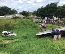 Carro capota e dois irmãos morrem afogados, na região das Três Lagoas