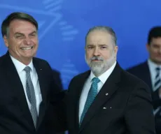 Bolsonaro ignora novamente lista tríplice e anuncia recondução de Augusto Aras na PGR