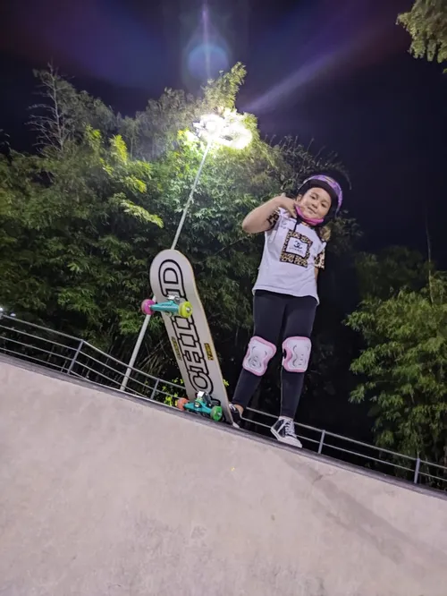 
				
					Aos 6 anos, pilota de motocross se inspira em Rayssa Leal e começa a praticar skate
				
				