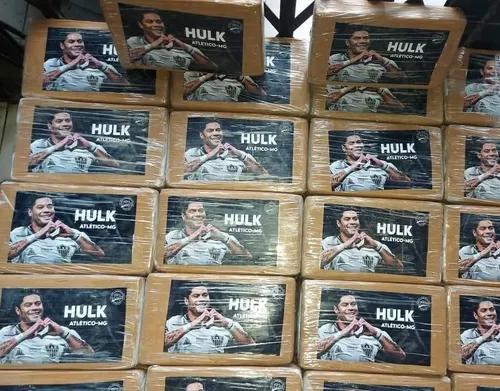 
				
					Polícia do Equador apreende 1,2 tonelada de droga com foto do atacante Hulk
				
				