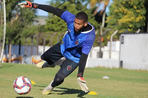 
				
					Gerson Gusmão afaga Rhuan em coletiva no Botafogo-PB, mas confirma que vai barrar o goleiro contra o Manaus; Lucas fará estreia
				
				