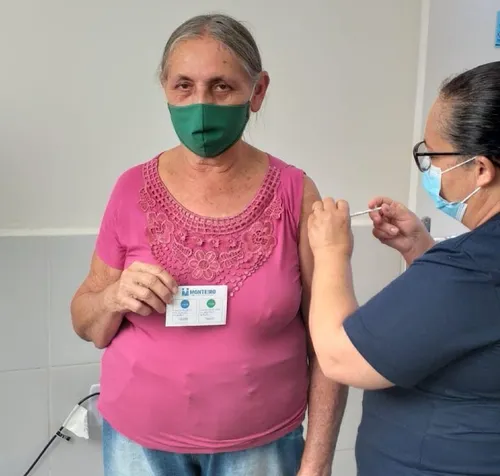 
				
					Após ser vacinado, paraibano percorre 130 km de bicicleta para visitar mãe que não via há um ano
				
				
