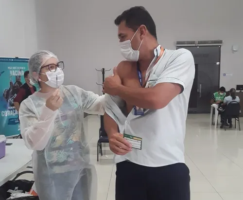 
				
					Após ser vacinado, paraibano percorre 130 km de bicicleta para visitar mãe que não via há um ano
				
				