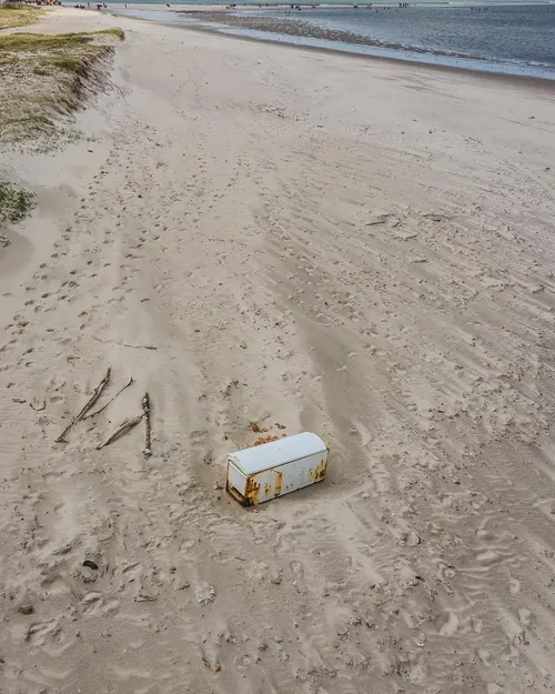 
				
					Exposição fotográfica retrata impacto ambiental do descarte de lixo em praias
				
				