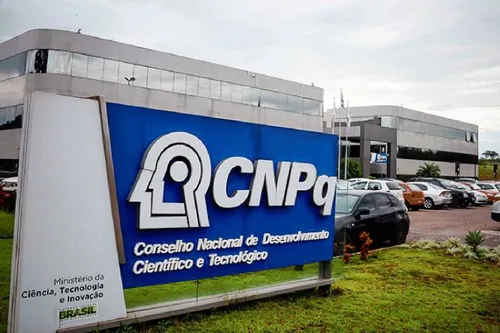 
				
					Sistemas do CNPq, inclusive o Lattes, estão fora do ar pelo 4º dia consecutivo
				
				