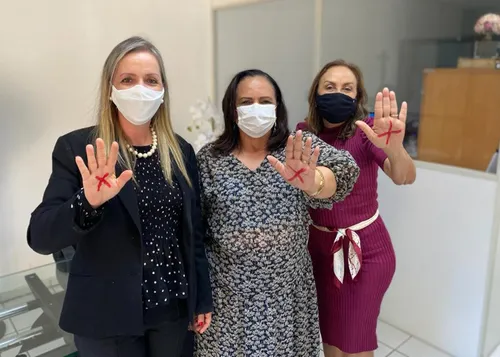 
				
					Projeto que fornece assistência a mulheres vítimas de violência doméstica é retomado
				
				