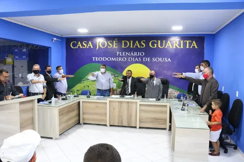 
				
					Laranjas: Justiça cassa mandato de todos os vereadores de Monte Horebe
				
				