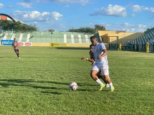 
				
					Camisa 10 do Sousa deixa o Dinossauro e vai disputar a Série C
				
				