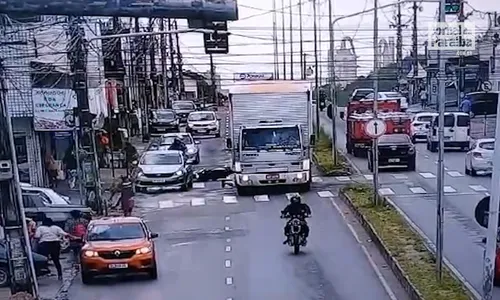 
                                        
                                            Vídeo mostra motociclista sendo arrastado por caminhão
                                        
                                        