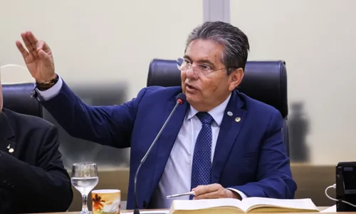 
				
					Galdino convoca deputados a cobrar senadores da Paraíba pela volta das coligações
				
				