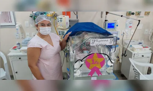
				
					Mãe se emociona com primeiro quilo da filha internada em UTI neonatal na Paraíba
				
				