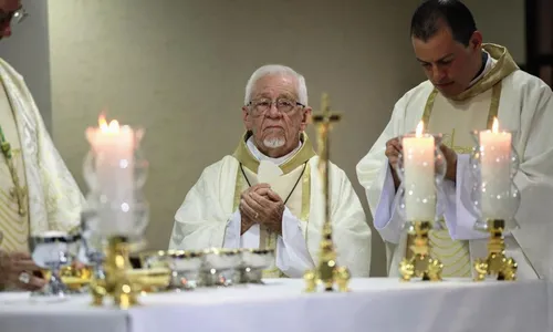 
                                        
                                            Monsenhor Catão morre em João Pessoa aos 90 anos
                                        
                                        