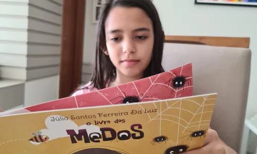 
                                        
                                            Menina de 8 anos escreve livro sobre medos durante o isolamento social
                                        
                                        