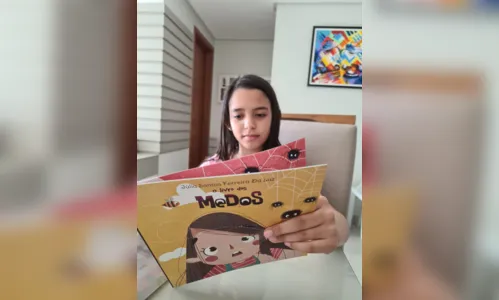 
				
					Menina de 8 anos escreve livro sobre medos durante o isolamento social
				
				