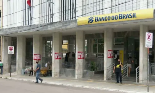 
                                        
                                            PB mantém vacina por idade apesar de prioridade para funcionários de bancos e Correios
                                        
                                        