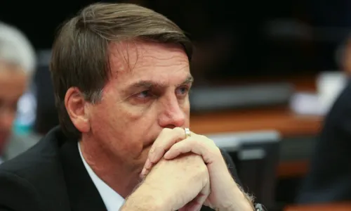 
				
					Bolsonaro faz exames para investigar soluços e cancela agenda com Pacheco, Lira e Fux
				
				