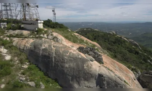 
				
					Mulher cai de uma altura de 2 metros no Pico do Jabre, em Matureia
				
				