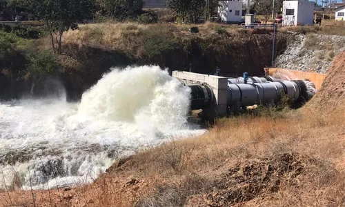 
                                        
                                            Vazamento em tubulação de açude é controlado após desperdício de 7 milhões m³ de água
                                        
                                        