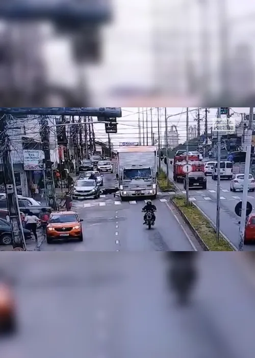 
                                        
                                            Vídeo mostra motociclista sendo arrastado por caminhão
                                        
                                        