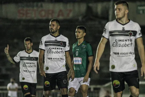 
				
					Sem Fred e Willian Machado, Gerson Gusmão "quebra a cabeça" para escalar defesa contra o Paysandu; veja opções do técnico do Botafogo-PB
				
				