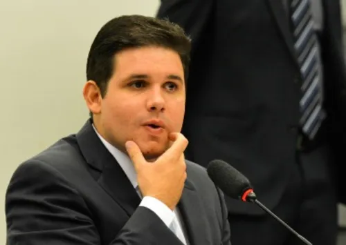 
				
					Se o Senado barrar as coligações, será uma interferência muito grande, diz Hugo Motta
				
				