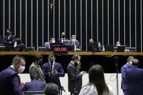 
				
					Reforma Eleitoral com volta das coligações partidárias é aprovada em 2º turno na Câmara; veja como votaram
				
				