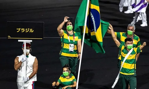 
                                        
                                            Petrúcio Ferreira leva bandeira brasileira na abertura das Paralímpiadas de Tóquio
                                        
                                        