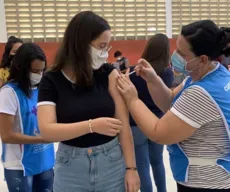Adolescentes a partir de 15 anos sem comorbidades são vacinados nesta segunda (27), em João Pessoa