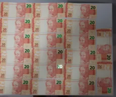 Homem é preso em flagrante ao receber pacote com R$ 1 mil em notas falsas
